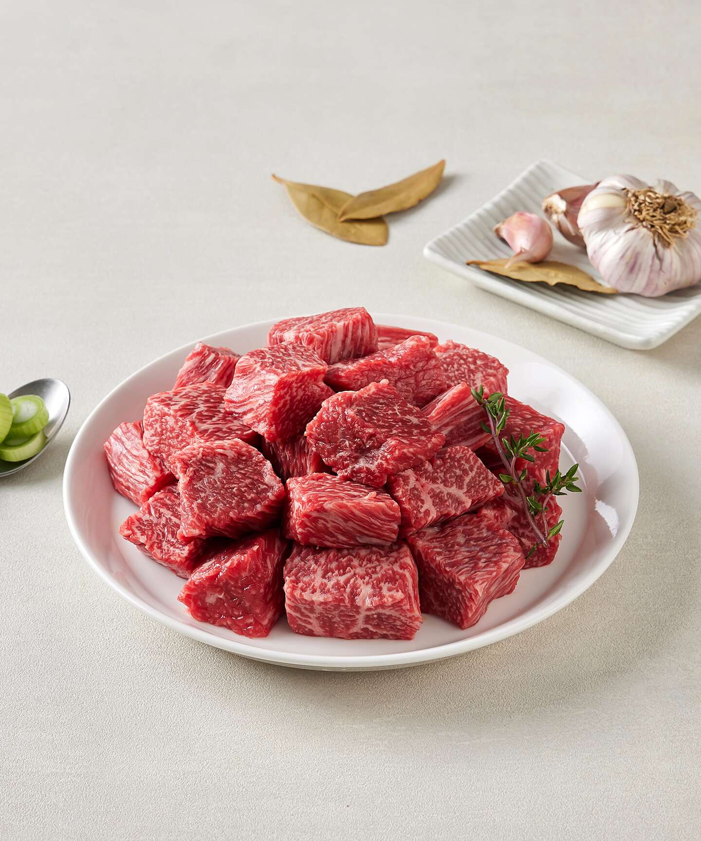 상품상세>[어나더미트] 1++ No.9 한우 양지 국거리(세절) (300g/400g, 2종 택1) [어나더미트] 1++ No.9 한우 양지 국거리(세절) (300g/400g... 